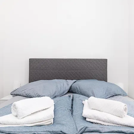 Apartament Lovely In Seget Donji *