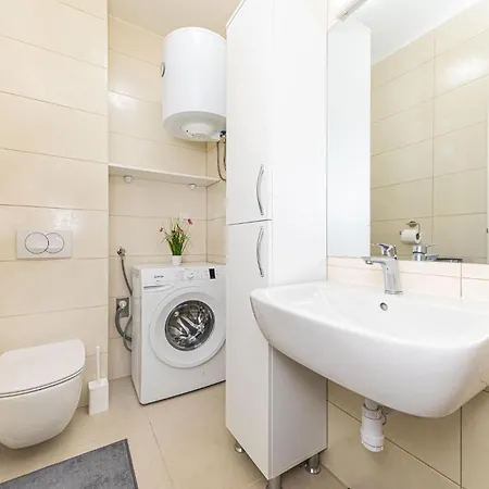 Lovely In Seget Donji Apartament