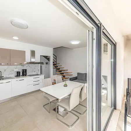 Lovely In Seget Donji Trogir