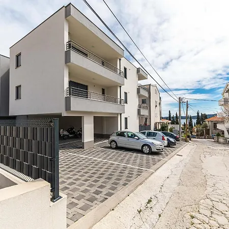 Lovely In Seget Donji