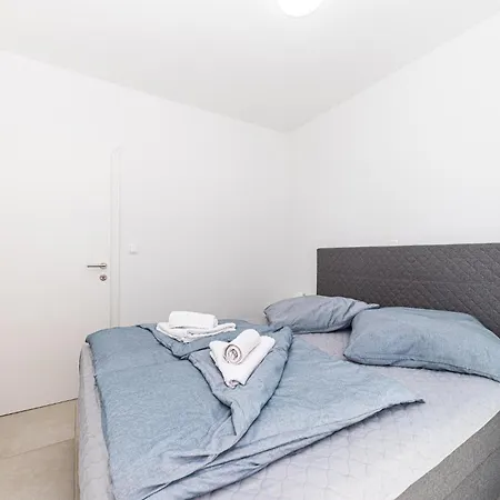 Cozy In Seget Donji With Wifi * Trogir